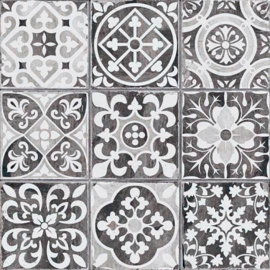 cierna biela klasicka kuchynska obkladka vzorovana kvetinova stenova obkladka vintage country retro portugalska mala rustikalna stredomorska dlazba sedliacky dom rekonstrukcia portugale.jpg